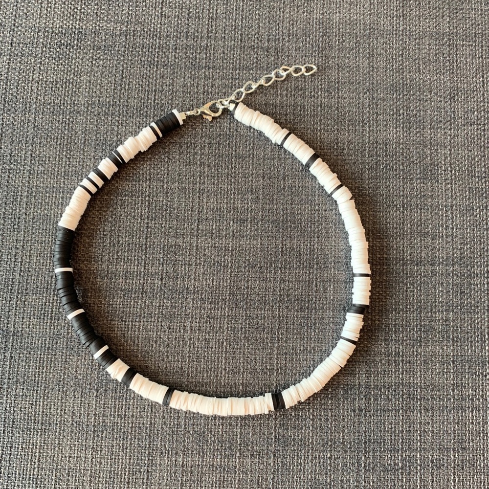 Kiara Outer Banks Heishi Choker Necklace - Picture 2 of 4